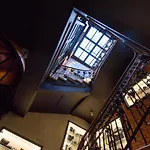 Lord Jack Apartments
